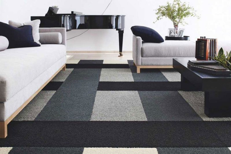 Ковролин с фигурами на полу